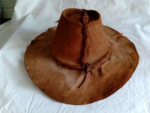 STUNNING LEATHER COWBOY STYLE HAT!