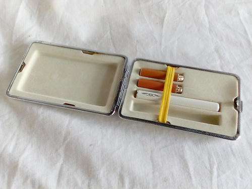 THIS IS AN ELECTRONIC CIGARETTE SET - ONE CIGARETTE & TWO FILTERS - WORKING!!