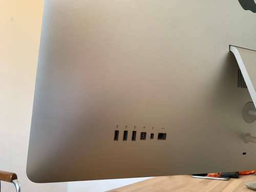 Apple Thunderbolt Display 27 Inch (2560 × 1440)