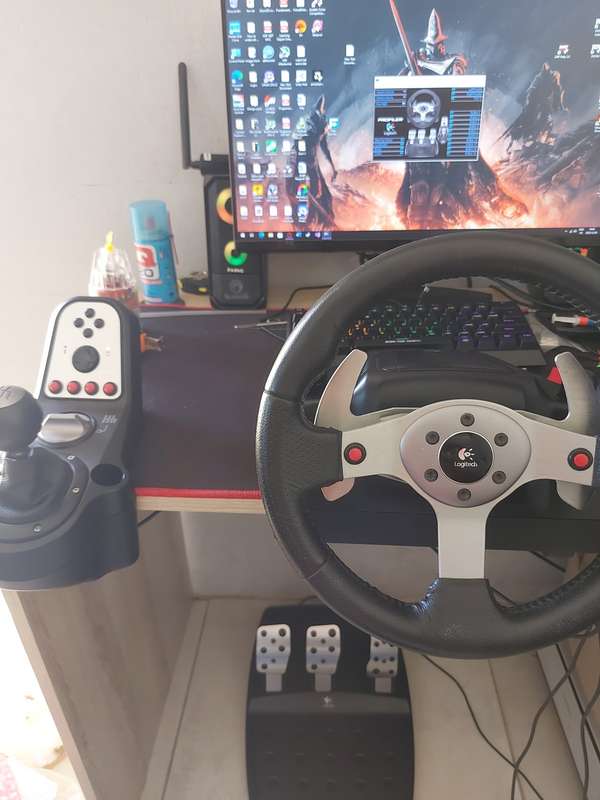 Logitech G25 racing wheel