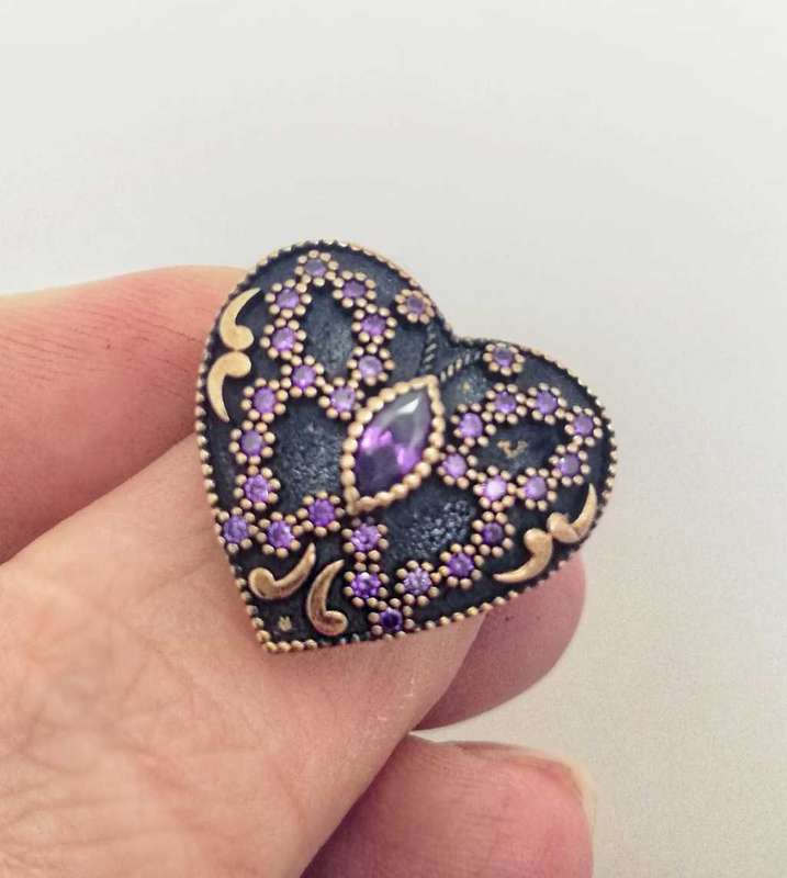 925 Sterling Silver Heart Shaped Ring with Amethysts