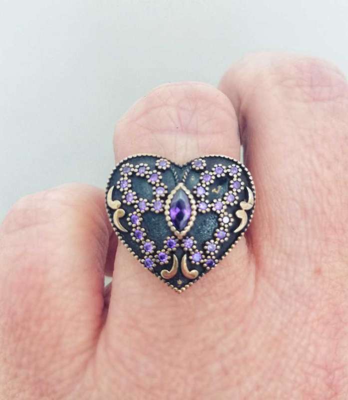 925 Sterling Silver Heart Shaped Ring with Amethysts