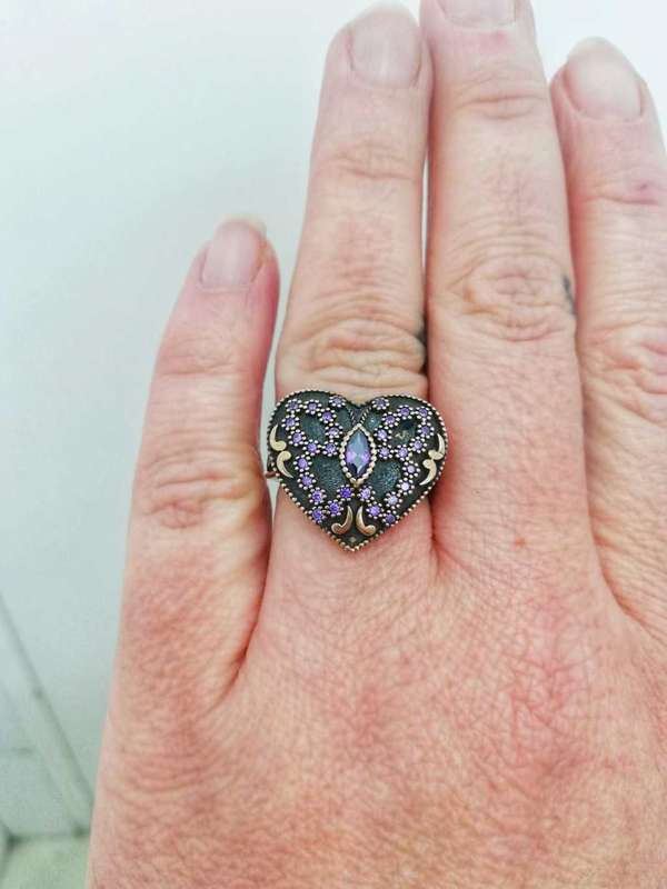 925 Sterling Silver Heart Shaped Ring with Amethysts