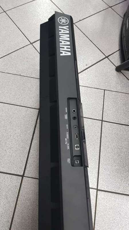 YAMAHA PSR E463
