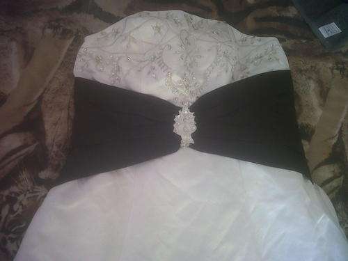 wedding dress wihite sizes 12 14 16 18 black detailed imported new secondhand beautiful 
