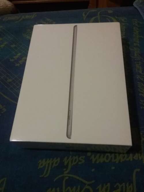 CRAZY AUCTION | Brand New iPad 5th Gen 128 GB 4G + Wifi | Sealed in Box