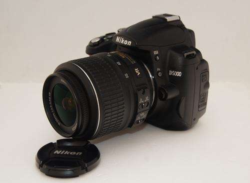 Nikon D5000 DSLR Camera with Twin VR Lens Kit - Only 2,880 shutter actuations