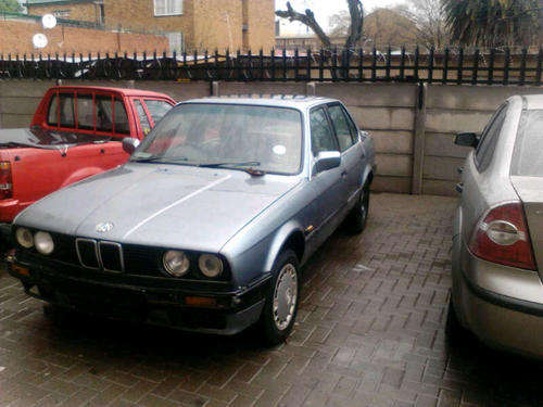 The LEGENDARY BMW E30 316i