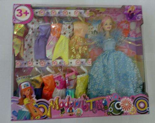 [no reserve] FABULOUS BEAUTY VOGUE DOLL SET + 13 OUTFITS + FREE 2ND DOLL