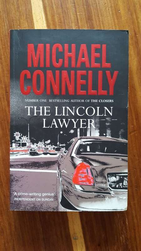 The Lincoln Lawyer (Mickey Haller #1) by Michael Connelly - Large Softcover