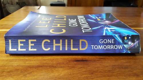 Gone Tomorrow (Jack Reacher #13) by Lee Child - Large Softcover