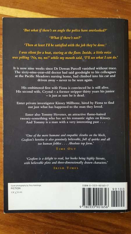P is for Peril (Kinsey Millhone #16) by Sue Grafton - Large Softcover