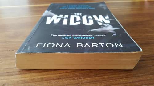 The Widow (Kate Waters 1) by Fiona Barton - Large Softcover