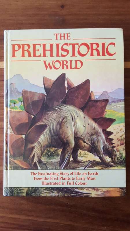 The Prehistoric World: The Fascinating Story of Life on Earth - Large Hardcover