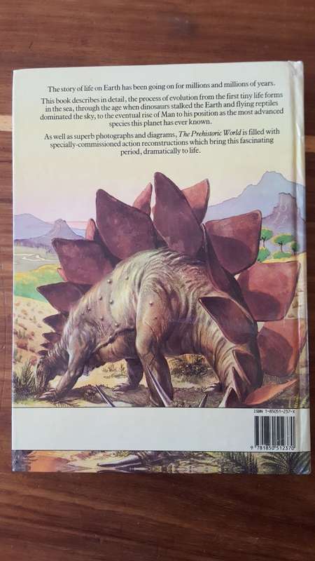 The Prehistoric World: The Fascinating Story of Life on Earth - Large Hardcover