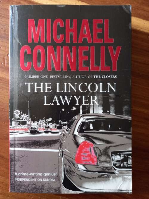 The Lincoln Lawyer (Mickey Haller #1) by Michael Connelly - Large Softcover