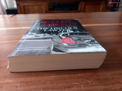 The Lincoln Lawyer (Mickey Haller #1) by Michael Connelly - Large Softcover