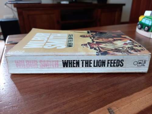 When the Lion Feeds (Courtenay #1) by Wilbur Smith