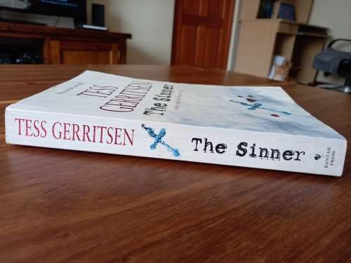 The Sinner (Rizzoli and Isles #3) by Tess Gerritsen - Large Softcover