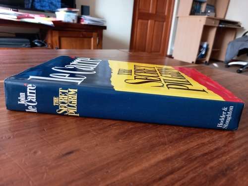 The Secret Pilgrim (George Smiley #8) by John le Carre - Large Hardcover
