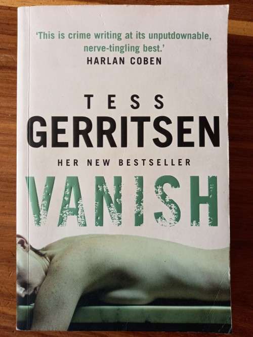 Vanish (Rizzoli and Isles #5) by Tess Gerritsen - Large Softcover