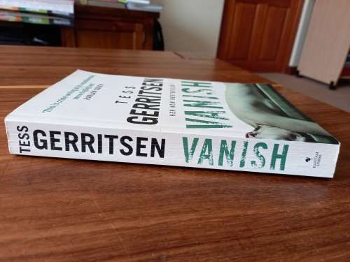 Vanish (Rizzoli and Isles #5) by Tess Gerritsen - Large Softcover