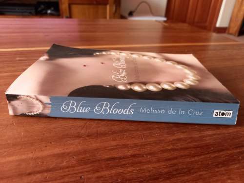 Blue Bloods (Blue Bloods #1) by Melissa de la Cruz