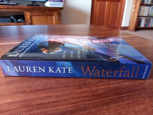 Waterfall (Teardrop #2) by Lauren Kate - Large Softcover