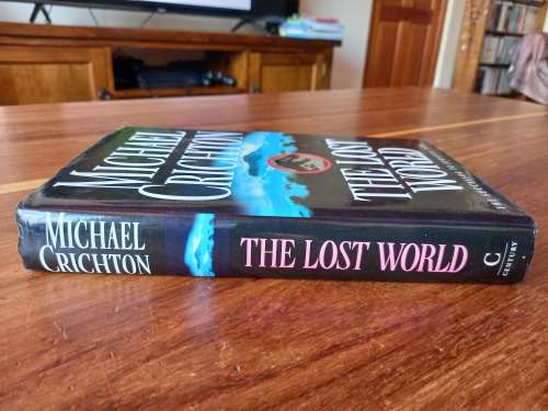 The Lost World (Jurassic Park #2) by Michael Crichton - Large Hardcover