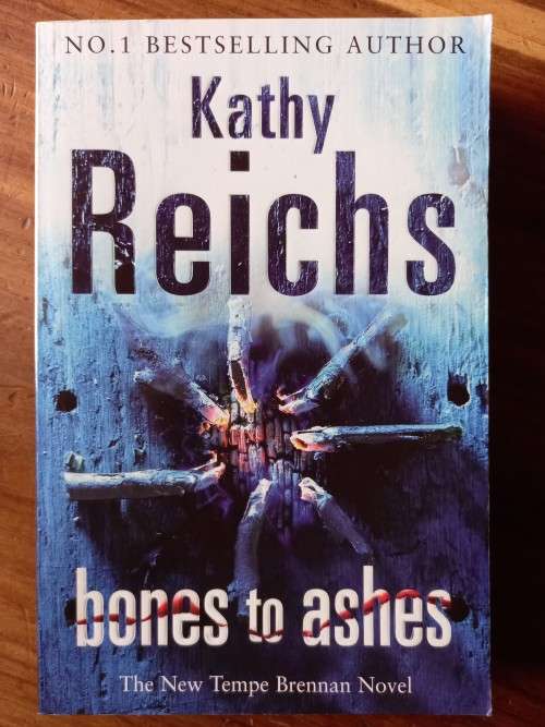 Bones to Ashes (Temperance Brennan #10) by Kathy Reichs - Large Softcover