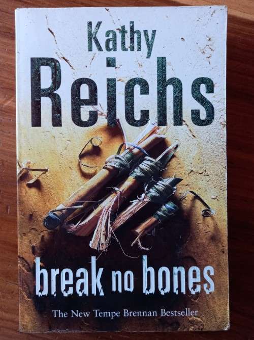 Break No Bones (Temperance Brennan #9) by Kathy Reichs - Large Softcover