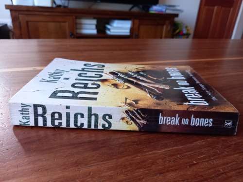 Break No Bones (Temperance Brennan #9) by Kathy Reichs - Large Softcover