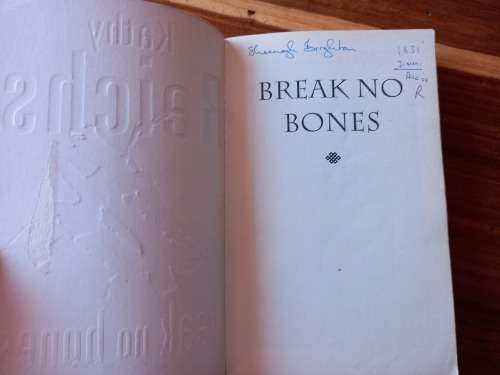 Break No Bones (Temperance Brennan #9) by Kathy Reichs - Large Softcover