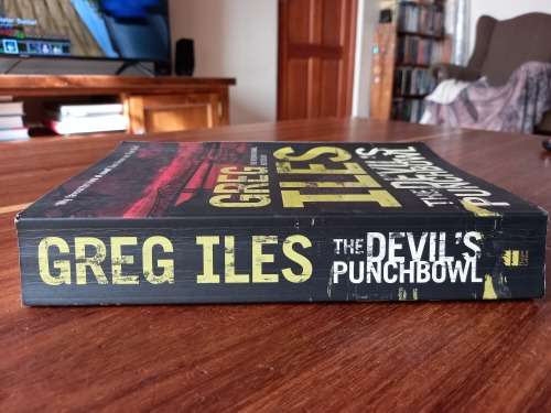 The Devil`s Punchbowl (Penn Cage #3) by Greg Iles - Large Softcover