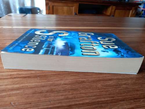 S is for Silence (Kinsey Millhone #19) by Sue Grafton - Large Softcover