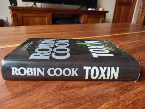 Toxin by Robin Cook - Hardcover