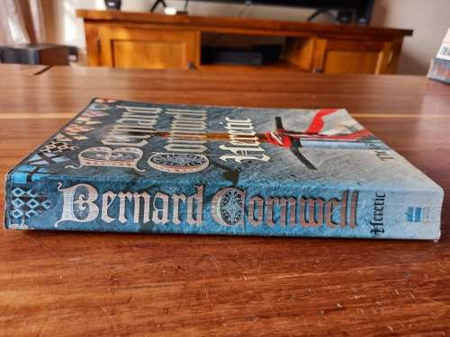 Heretic (Grail Quest #3) by Bernard Cornwell - Large Softcover