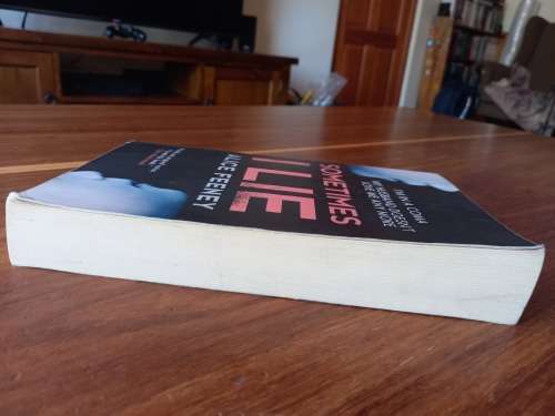 Sometimes I Lie Alice Feeney - Large Softcover