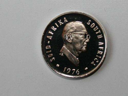 Amazing proof 1976 5c coin (Herns value = 15)