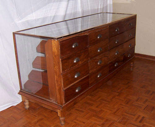 antique shop display unit