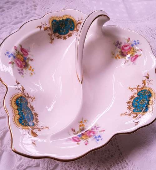 Royal Albert devided leaf bon bon dish ~RARE~