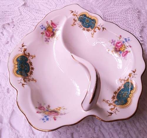 Royal Albert devided leaf bon bon dish ~RARE~