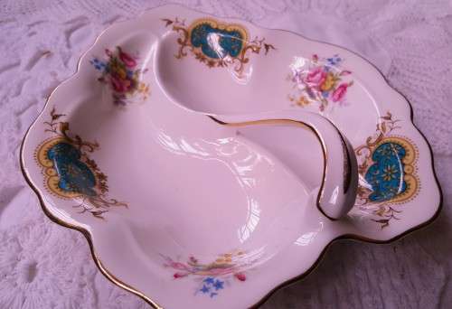 Royal Albert devided leaf bon bon dish ~RARE~