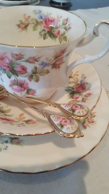 royal albert 24 KT gold plated porcelain  tea spoons and tea forks