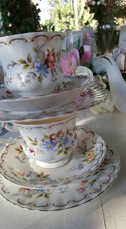royal albert JUBILEE ROSE DUO'S