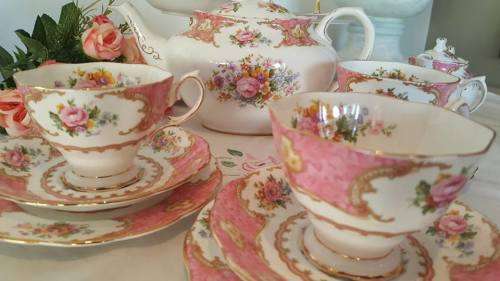 ROYAL ALBERT lady Carlyle NR1