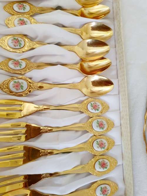 Eetrite porcelain Rose tops 12 piece