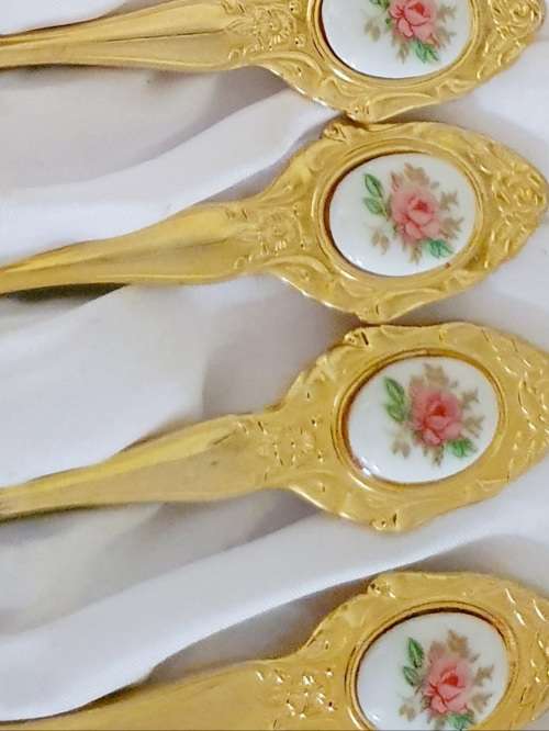Eetrite porcelain Rose tops 12 piece