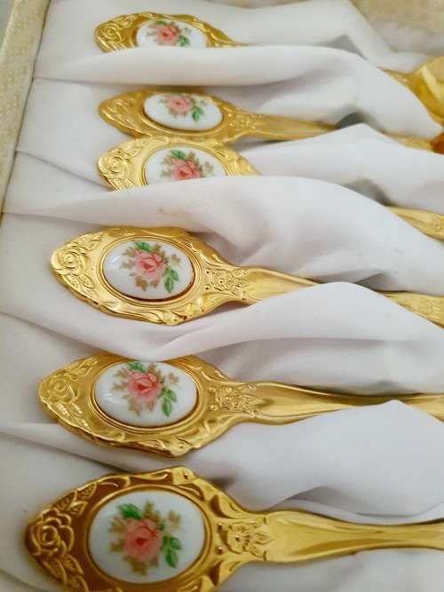 Eetrite porcelain Rose tops 12 piece