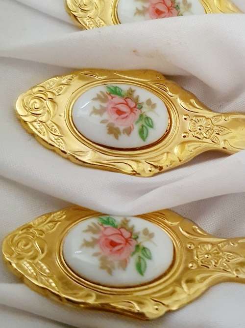 Eetrite porcelain Rose tops 12 piece